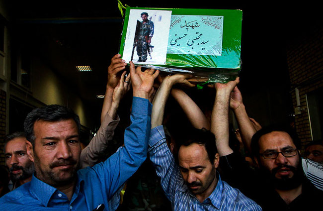 (تصاویر) تشییع پیکر هفت شهید مدافع حرم در مشهد و شهر ری
