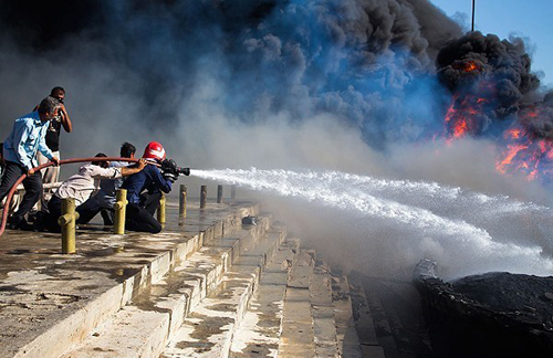 (تصاویر) آتش‌گرفتن 16 لنج در بوشهر