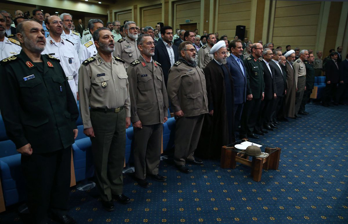 (تصاویر) افطاری روحانی با فرماندهان نظامی