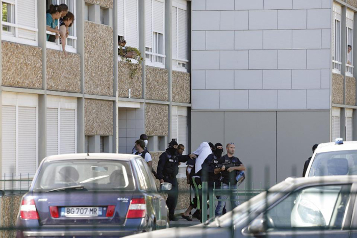 (تصاویر) دستگیری مضنون اصلی حملات فرانسه