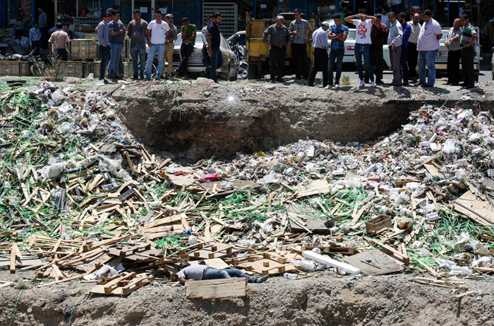 (تصاویر) جسد رها شده در بازار آهن تهران