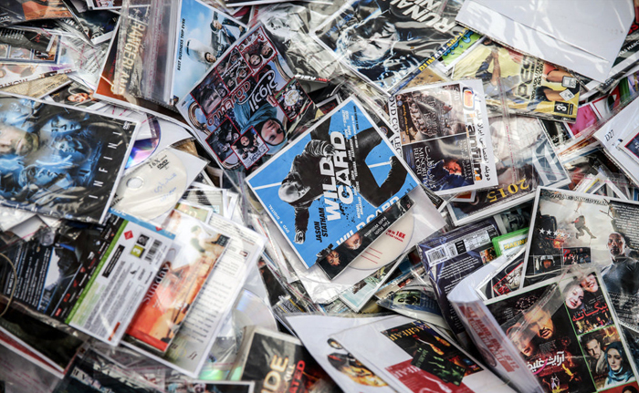 نابود کردن ۳ میلیون CD و DVD غیرمجاز+عکس! 1