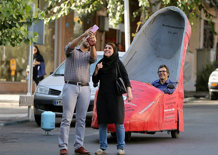 (تصاویر)  سوار بر کفش زنانه در تهران