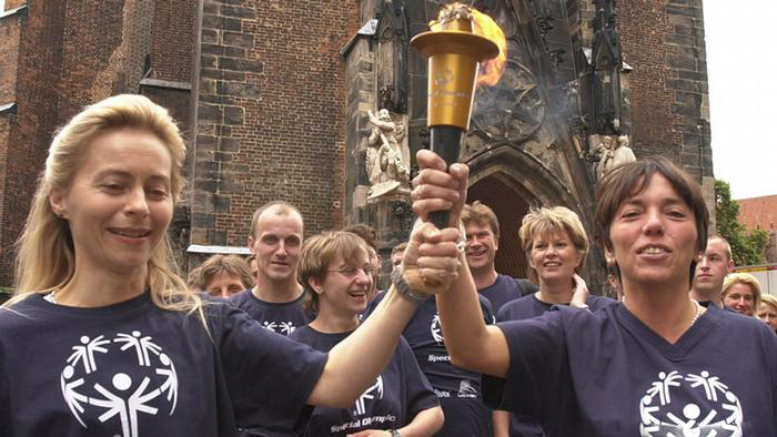 (تصاویر) اولین بانوی وزیردفاع در آلمان