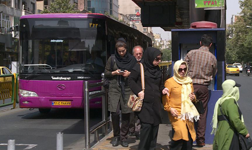 سفرنامه خبرنگار آلمانی در ایران: از شلوار صورتی زنان تا تفکیک جنسیتی مترو