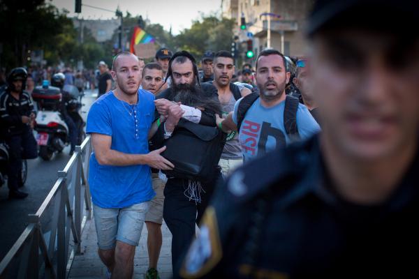(تصاویر) چاقوکشی در رژه همجنسگرایان اسرائیل