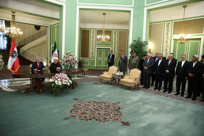 (تصاویر) استقبال از رئیس‌جمهور اتریش درسعدآباد