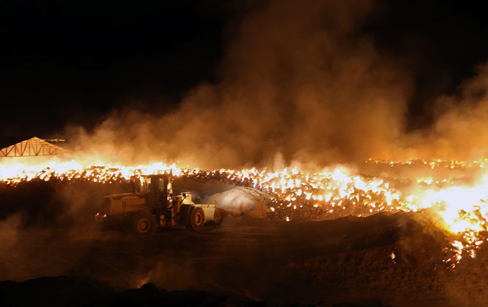 (تصاویر) آتش‌سوزی مجتمع زرین خوشه اراک