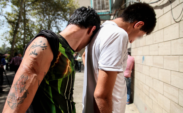 (تصاویر) دستگیری کیف‌قاپان خشن و سابقه‌دار