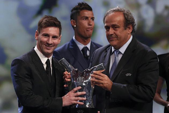 ناراحتی رونالدو از اهدای جایزه بهترین بازیکن اروپا به مسی+(تصاویر)