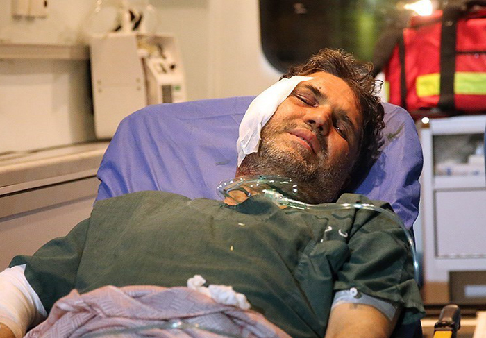 (تصاویر) بازگشت خبرنگار مجروح از سوریه