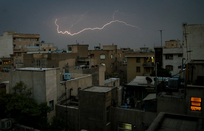 (تصاویر) رعد وبرق در آسمان تهران