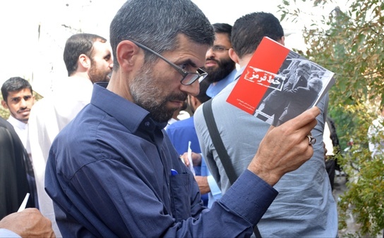 (تصاویر) تجمع دلواپسان مقابل دفتر لاریجانی در قم