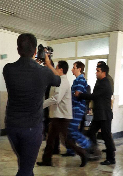 (تصاویر) ورود بابک زنجانی به دادگاه