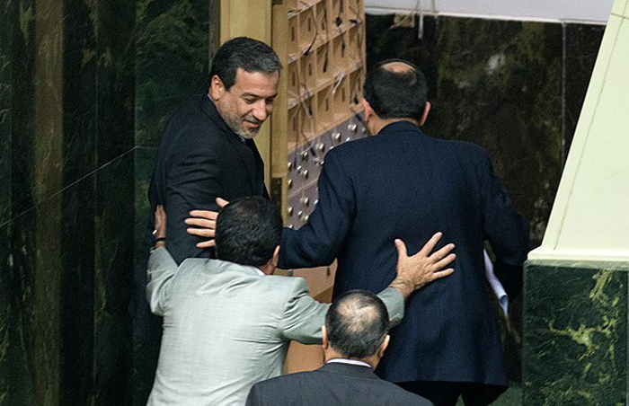 (تصاویر) تنش در صحن علنی مجلس