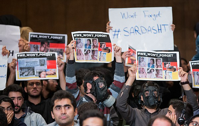 (تصاویر) اعتراض بسیج به حضور اشتاین‌مایر در دانشگاه
