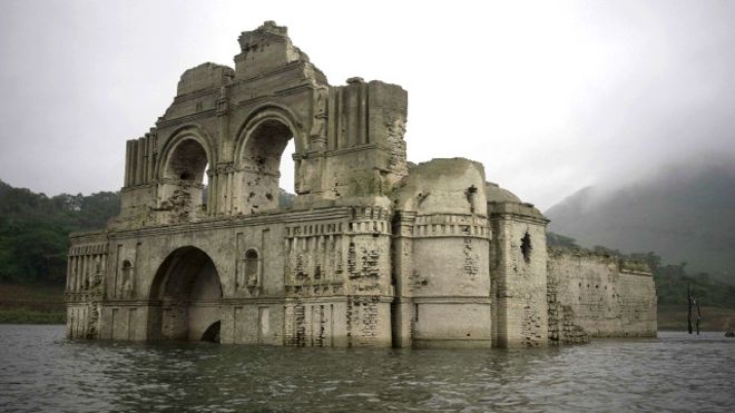 (تصویر) کلیسای پانصد ساله سر از آب در آورد