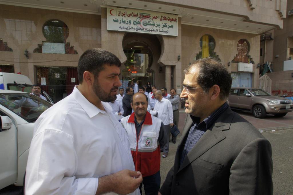 (تصاویر) عیادت وزیربهداشت از مجروحان منا