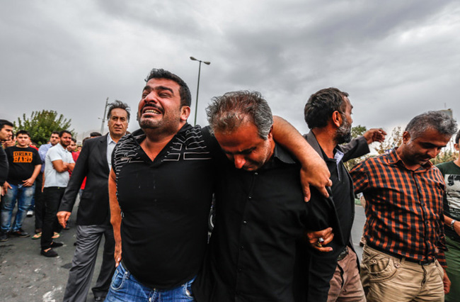 (تصاویر) تجمع هواداران هادی نوروزی مقابل بیمارستان آتیه