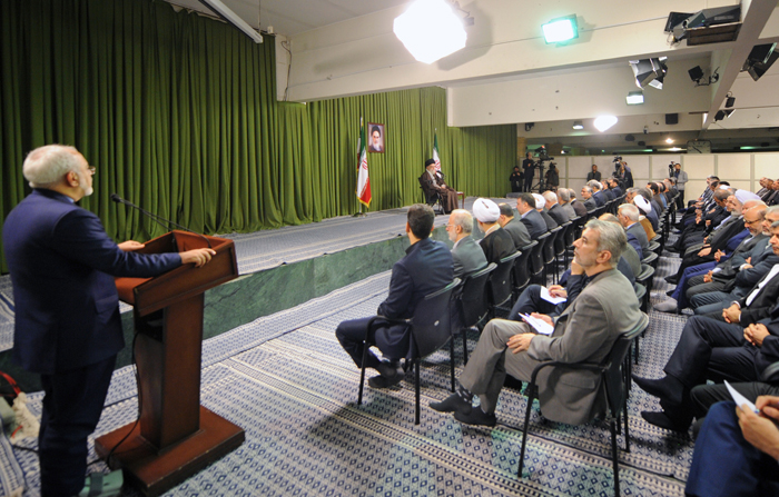 (تصاویر) دیدار وزیرخارجه و سفرا با رهبرانقلاب