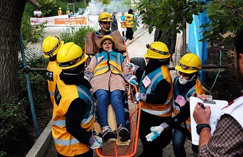 (تصاویر) مسابقه زنان امداد و نجات در تهران