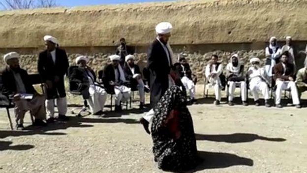 انتشار ویدئو سنگسار یک زن در افغانستان