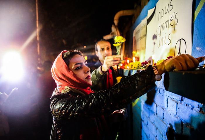 (تصاویر) همدردی ایرانی‌ها با مردم فرانسه