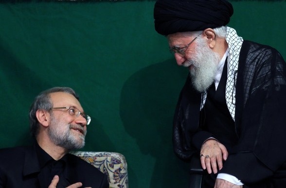 (تصویر) گپ و گفت رهبر انقلاب با علی لاریجانی