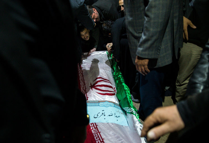 (تصاویر) وداع با پیکر محافظ احمدی‌نژاد