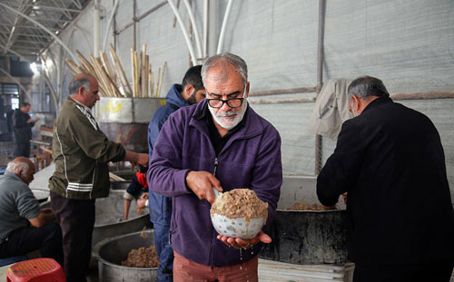 توزیع آش نذری 80 تنی در شیراز