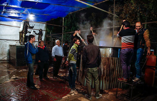 توزیع آش نذری 80 تنی در شیراز