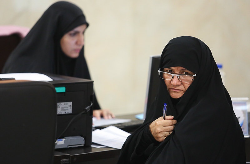 (تصویر) اولین زن داوطلب انتخابات مجلس خبرگان
