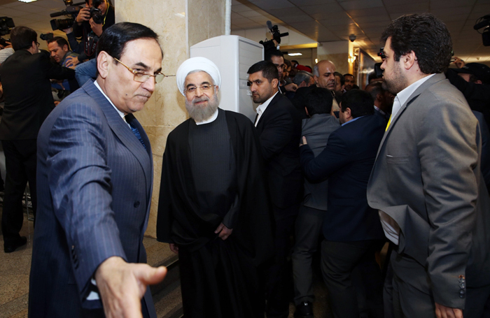 (تصاویر) ثبت نام روحانی در انتخابات خبرگان