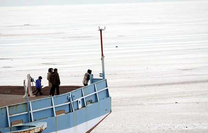 (تصاویر) رهاسازی آب سد بوکان در دریاچه ارومیه