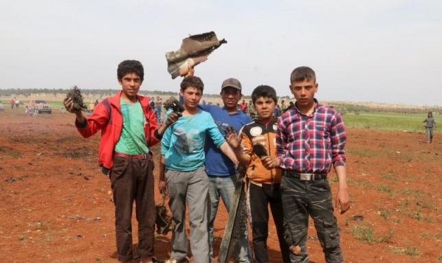 تصاویر رویترز از سقوط جنگندۀ سوخو-۲۲ ارتش سوریه