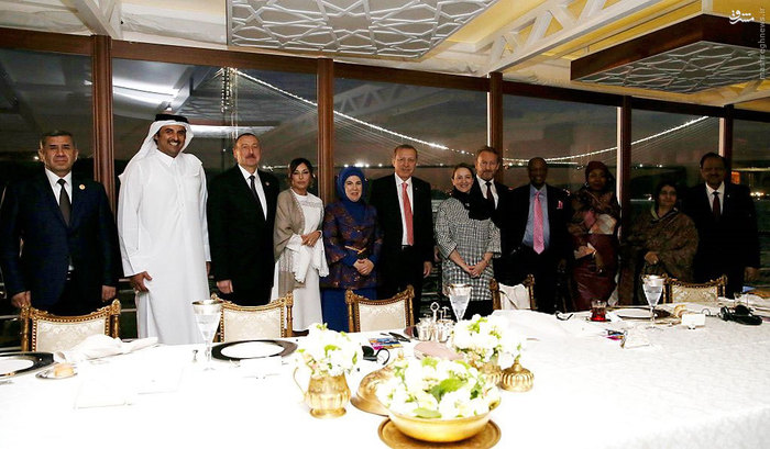 (تصاویر) ضیافت شام اجلاس کشورهای اسلامی روی کشتی تفریحی