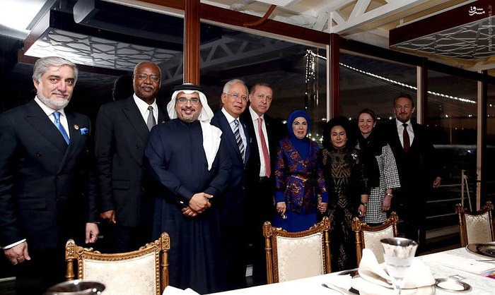 (تصاویر) ضیافت شام اجلاس کشورهای اسلامی روی کشتی تفریحی