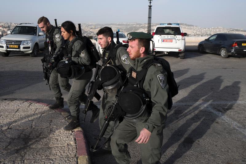 (تصاویر) حمله به سربازان اسرائیلی با کامیون