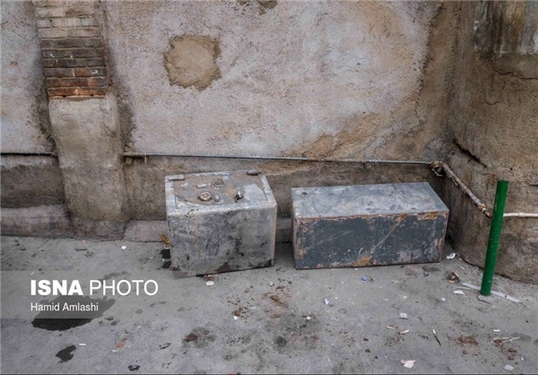 (عکس) گاوصندوق‌های بیرون کشیده شده از آوار