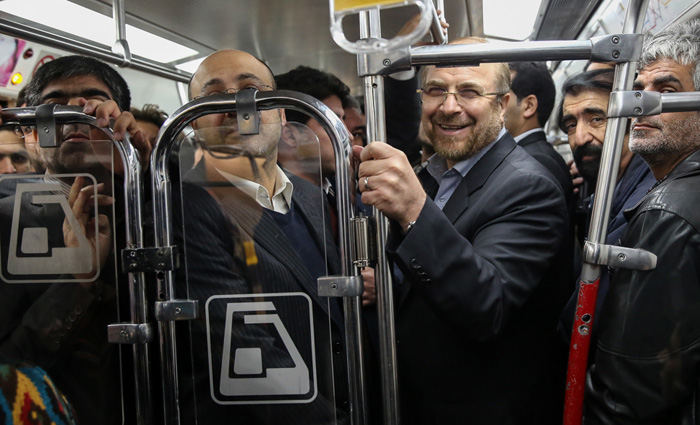 (تصاویر) گفتگو با قالیباف در مترو