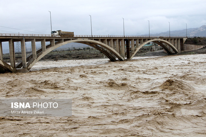 (تصاویر) طغیان رودخانه آبنما در شهرستان رودان