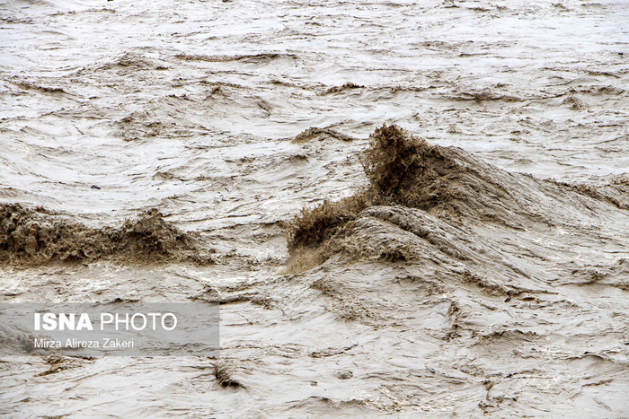 (تصاویر) طغیان رودخانه آبنما در شهرستان رودان