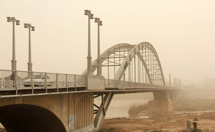 (تصاویر) زندگی مردم اهواز میان گرد و غبار
