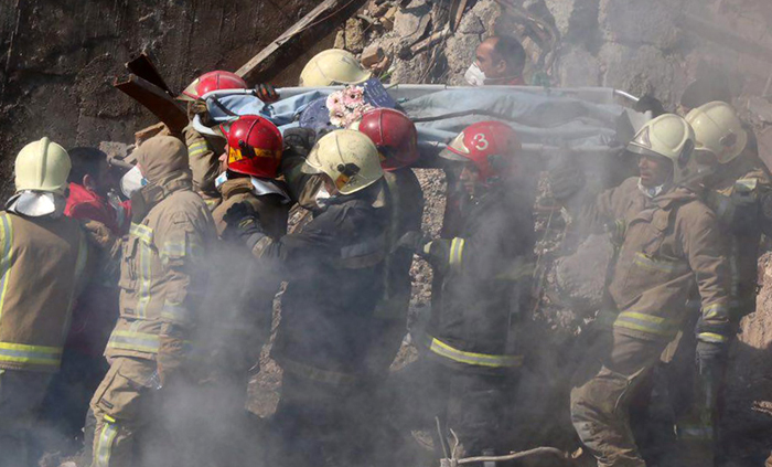 (تصاویر) یافتن پیکر شهدای آتش‌نشانان
