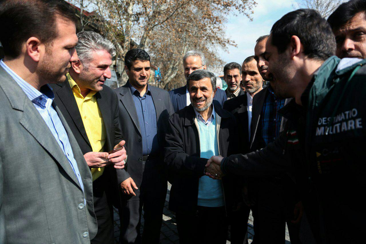 (تصاویر) حضور احمدی نژاد در بازار تهران