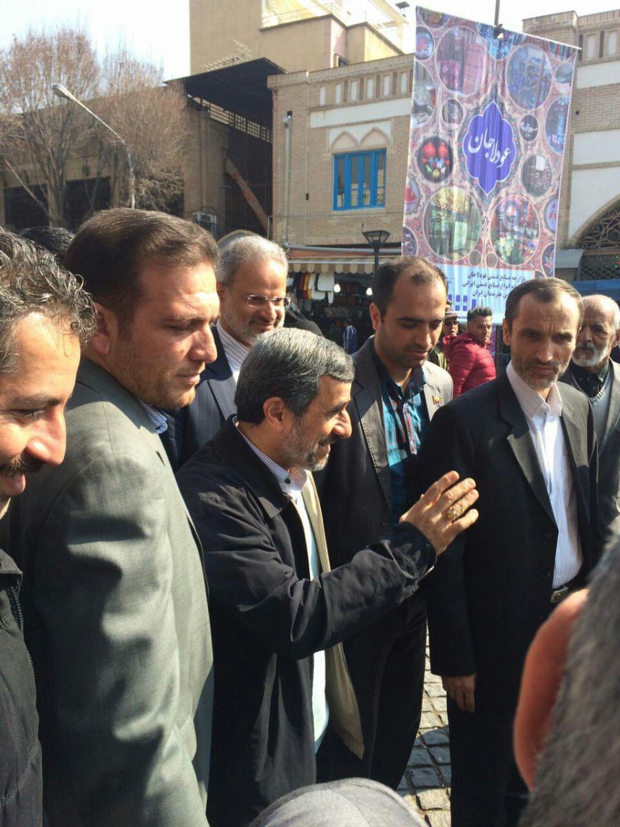 (تصاویر) حضور احمدی نژاد در بازار تهران