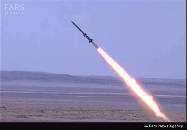 شلیک جدیدترین راکت نقطه‌زن سپاه +(تصویر)