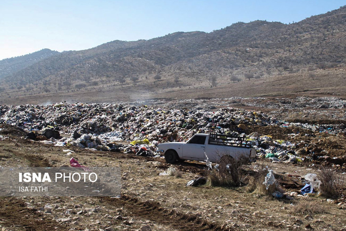 (تصاویر) دفن غیر اصولی زباله‌ها در یاسوج