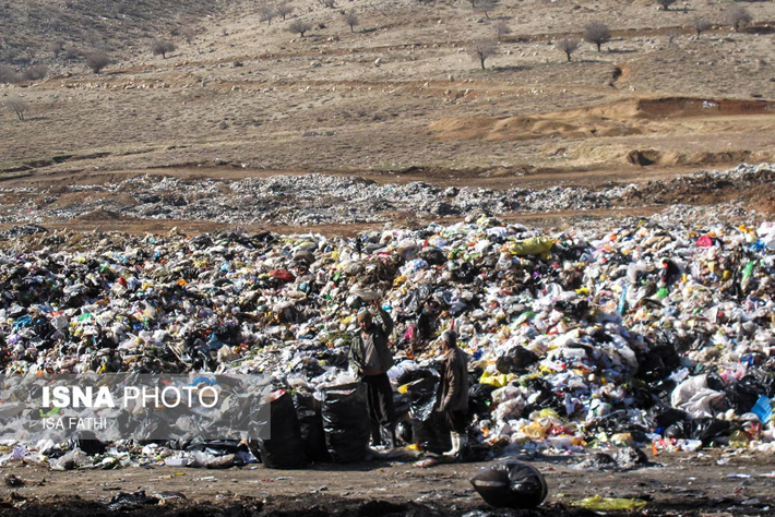 (تصاویر) دفن غیر اصولی زباله‌ها در یاسوج