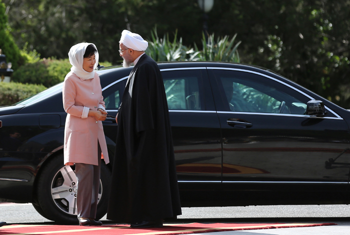 (تصاویر) استقبال روحانی از رئیس جمهور کره